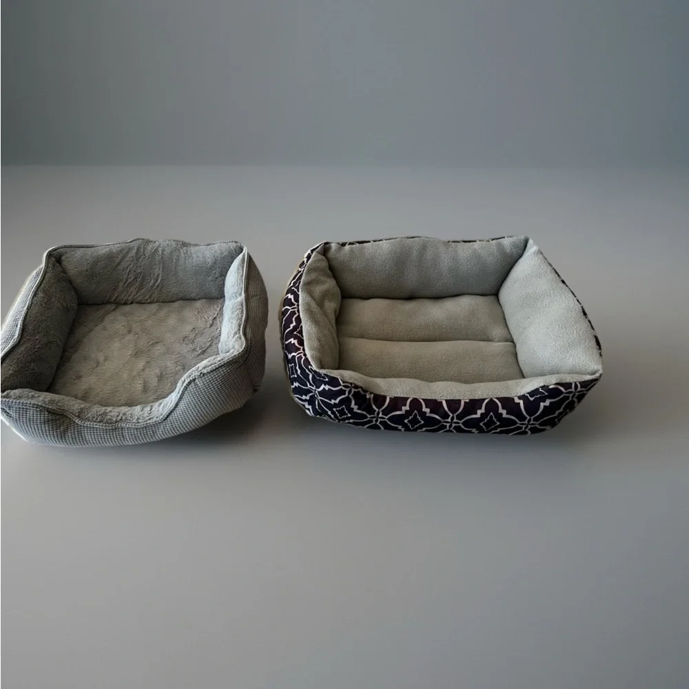 Dogs Bedding. Set of 2. Small Size Dogs Or Cats. Excellent Condition